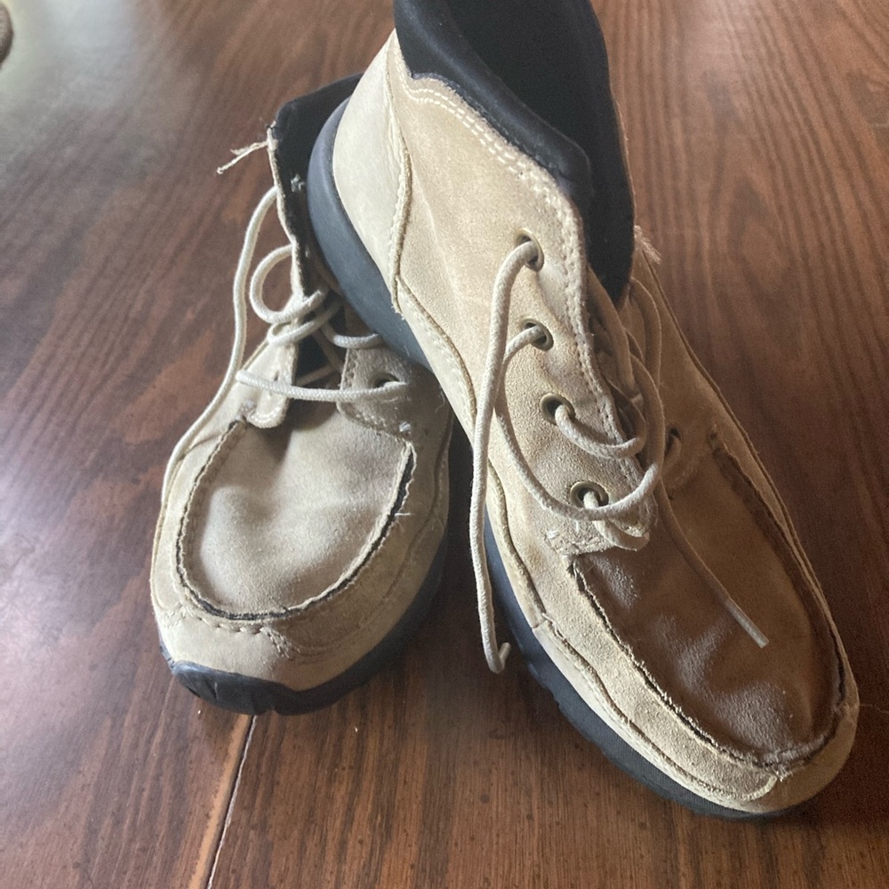 Lands end tan chukka suede lace up woman’s ankle boots Sz 6